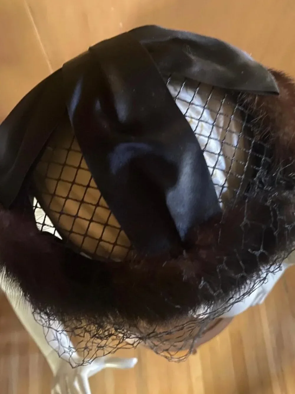 Vintage 1950s Mink Fascinator: Veiled Halo with Satin Bow - Picture 9 of 9
